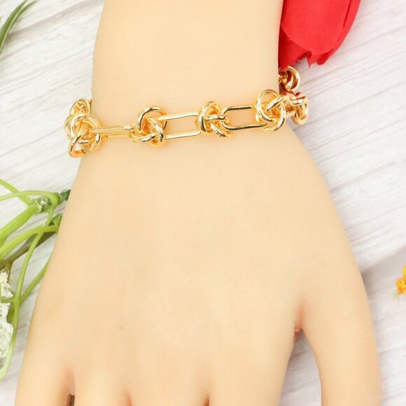 "Trendy Handmade Bracelet – A Thoughtful Gift for Girls & Women | UNVRC1635 - Picture 3 of 10